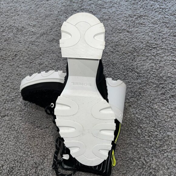 SOREL BREX HEEL COZY LACE-UP BOOTIE - FAUX SHEARLING  BLACK & WHITE EUC SIZE 7.5 - Picture 14 of 15